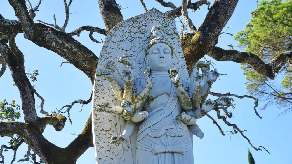 Bacalhôa Buddha Eden Buddhas Peace Garden Park Bombarral Portugal Conhecer Visitar