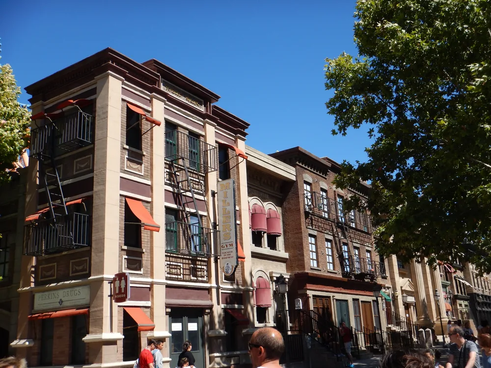 Warner Bros Madrid Park Guides Scripts