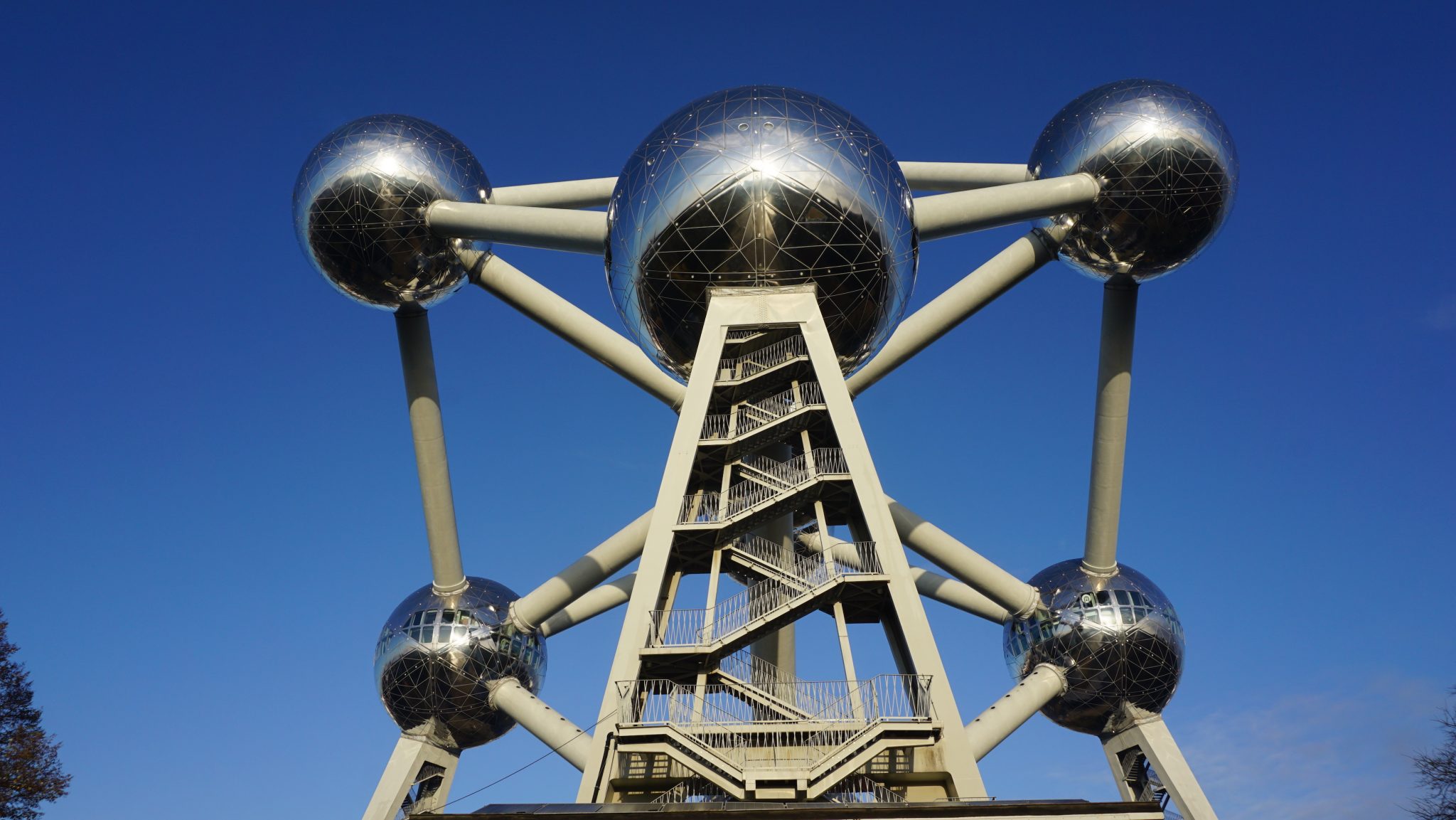 Atomium Brussels Belgium Girl Spheres Bruxelas