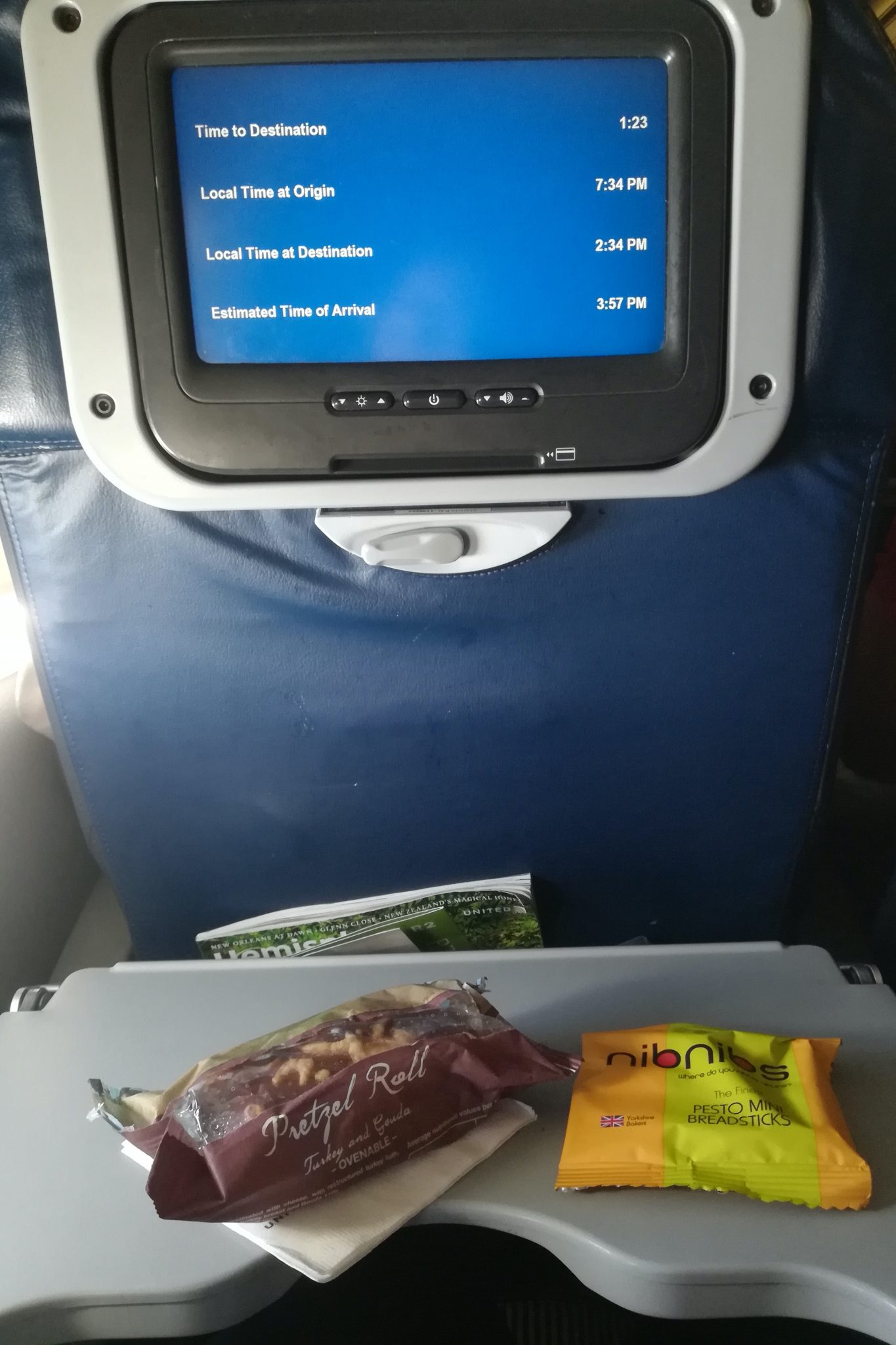 Flight to New York United Airlines snack