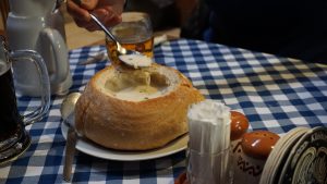 Slovak pub garlic soup