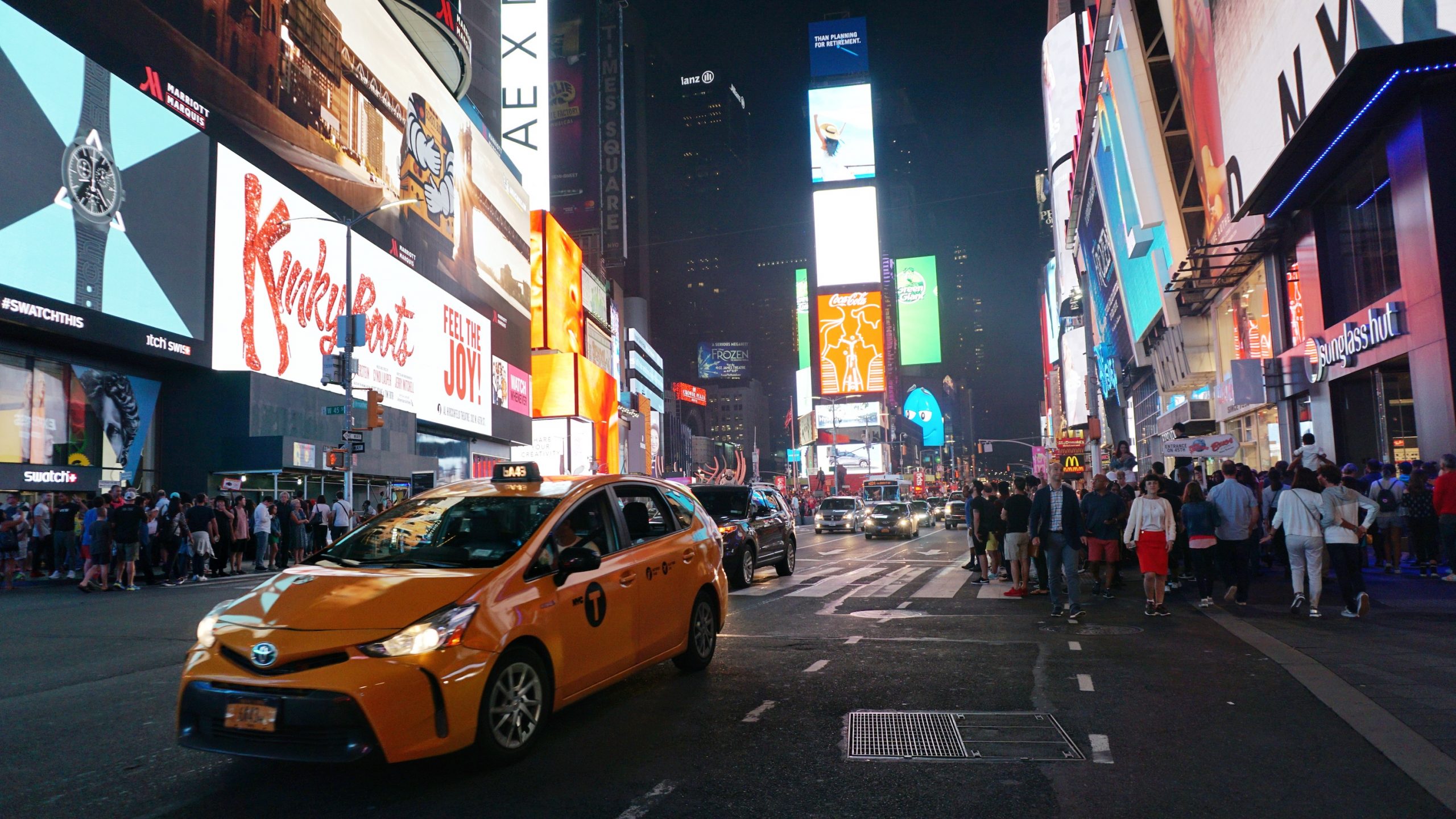 Times Square New York Nova Iorque New Year Travel Script Itinerary Map Girl smilling blog viagens roteiros itinerários World to explore